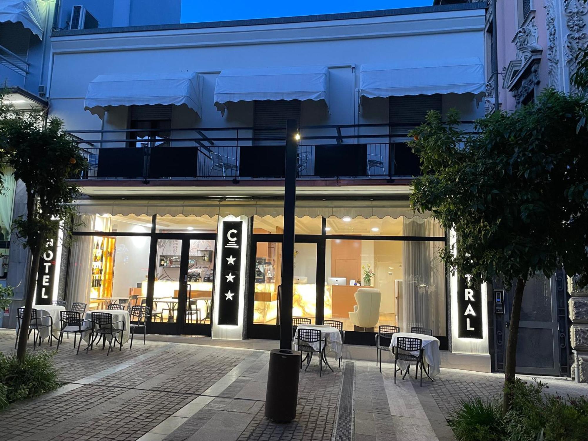 סאלו Hotel Central Giacomini מראה חיצוני תמונה